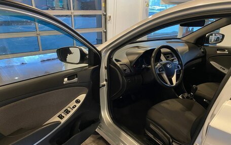 Hyundai Solaris II рестайлинг, 2013 год, 630 000 рублей, 20 фотография