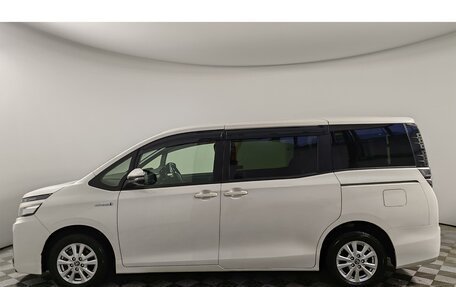 Toyota Voxy III, 2018 год, 1 979 000 рублей, 8 фотография