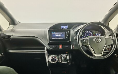 Toyota Voxy III, 2018 год, 1 979 000 рублей, 14 фотография