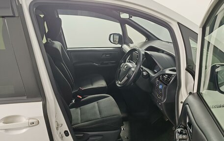 Toyota Voxy III, 2018 год, 1 979 000 рублей, 16 фотография