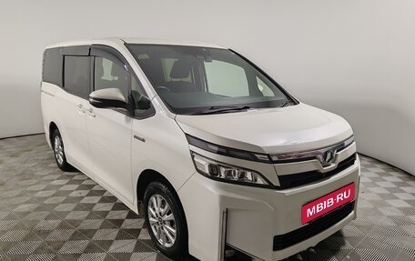 Toyota Voxy III, 2018 год, 1 979 000 рублей, 3 фотография