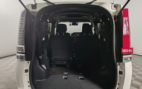 Toyota Voxy III, 2018 год, 1 979 000 рублей, 10 фотография