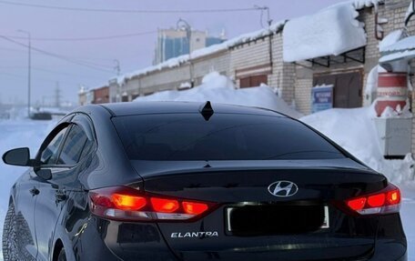 Hyundai Elantra VI рестайлинг, 2018 год, 1 490 000 рублей, 8 фотография