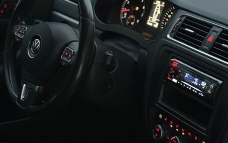 Volkswagen Jetta VI, 2014 год, 985 000 рублей, 14 фотография