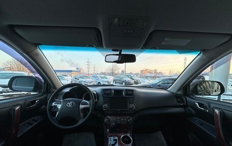 Toyota Highlander III, 2011 год, 1 890 000 рублей, 10 фотография