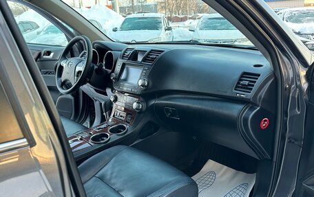 Toyota Highlander III, 2011 год, 1 890 000 рублей, 12 фотография