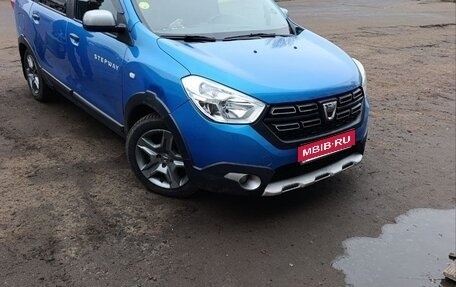 Dacia Lodgy, 2020 год, 1 590 000 рублей, 2 фотография