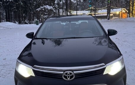 Toyota Camry, 2017 год, 1 690 000 рублей, 2 фотография