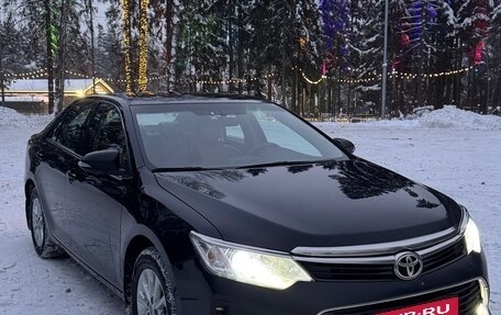 Toyota Camry, 2017 год, 1 690 000 рублей, 3 фотография