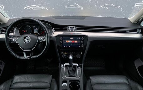 Volkswagen Passat B8 рестайлинг, 2017 год, 1 848 500 рублей, 8 фотография