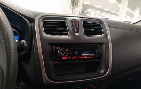 Renault Logan II, 2018 год, 778 000 рублей, 10 фотография