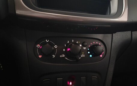 Renault Logan II, 2018 год, 778 000 рублей, 11 фотография