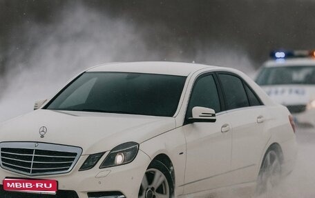 Mercedes-Benz E-Класс, 2011 год, 1 400 000 рублей, 1 фотография