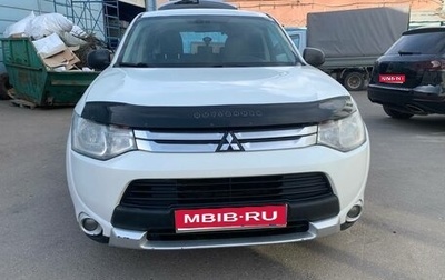 Mitsubishi Outlander III рестайлинг 3, 2014 год, 1 100 000 рублей, 1 фотография