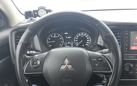 Mitsubishi Outlander III рестайлинг 3, 2018 год, 1 900 000 рублей, 8 фотография