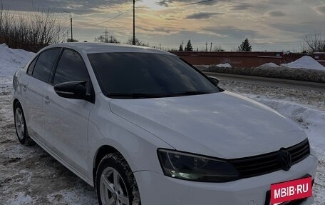 Volkswagen Jetta VI, 2013 год, 970 000 рублей, 2 фотография