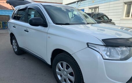 Mitsubishi Outlander III рестайлинг 3, 2014 год, 1 100 000 рублей, 3 фотография
