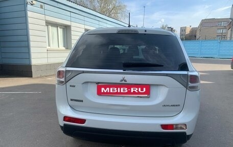 Mitsubishi Outlander III рестайлинг 3, 2014 год, 1 100 000 рублей, 2 фотография