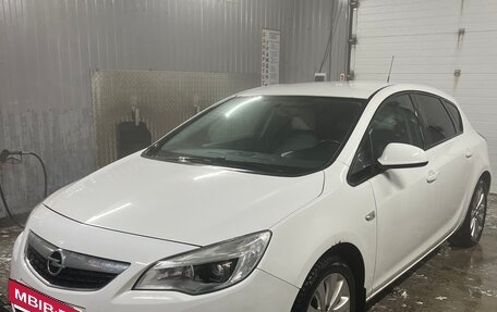 Opel Astra J, 2011 год, 670 000 рублей, 5 фотография