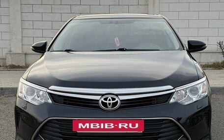 Toyota Camry, 2017 год, 2 400 000 рублей, 2 фотография