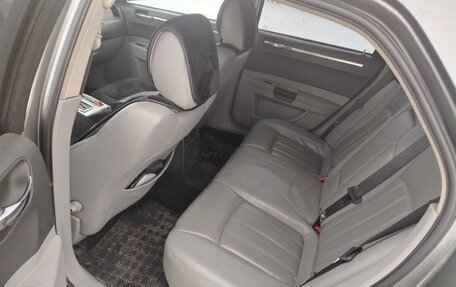 Chrysler 300C II, 2006 год, 1 350 000 рублей, 7 фотография