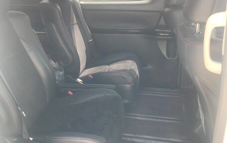 Toyota Vellfire I, 2013 год, 2 780 000 рублей, 10 фотография