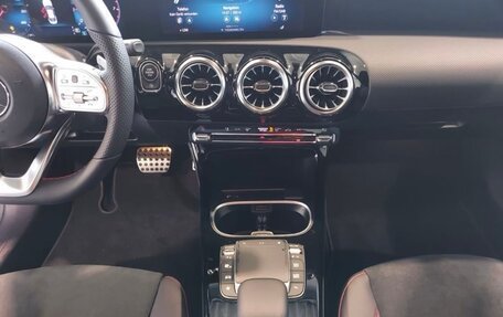 Mercedes-Benz CLA, 2023 год, 3 800 000 рублей, 12 фотография