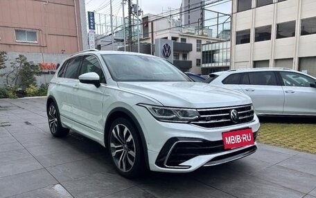 Volkswagen Tiguan II, 2022 год, 1 910 000 рублей, 2 фотография