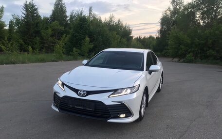 Toyota Camry, 2021 год, 2 650 000 рублей, 5 фотография