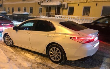 Toyota Camry, 2021 год, 2 650 000 рублей, 2 фотография