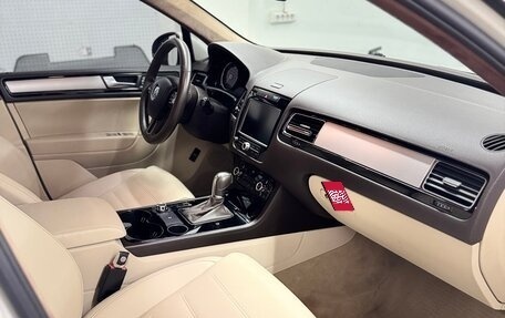 Volkswagen Touareg III, 2011 год, 1 800 000 рублей, 2 фотография