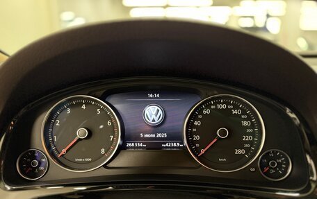 Volkswagen Touareg III, 2011 год, 1 800 000 рублей, 10 фотография