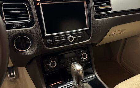 Volkswagen Touareg III, 2011 год, 1 800 000 рублей, 9 фотография