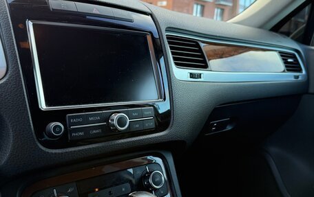 Volkswagen Touareg III, 2011 год, 1 800 000 рублей, 8 фотография