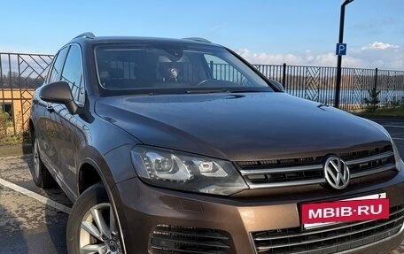 Volkswagen Touareg III, 2011 год, 1 800 000 рублей, 2 фотография