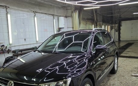 Volkswagen Tiguan II, 2018 год, 2 350 000 рублей, 2 фотография