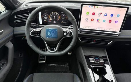 Volkswagen Tiguan II, 2025 год, 5 090 000 рублей, 10 фотография