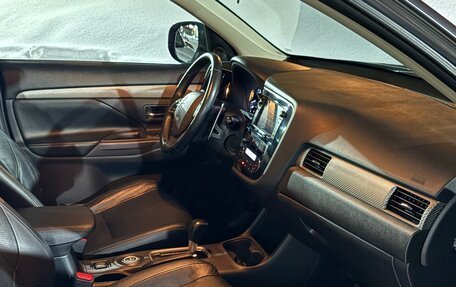 Mitsubishi Outlander III рестайлинг 3, 2012 год, 1 370 000 рублей, 9 фотография