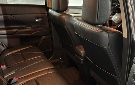 Mitsubishi Outlander III рестайлинг 3, 2012 год, 1 370 000 рублей, 10 фотография