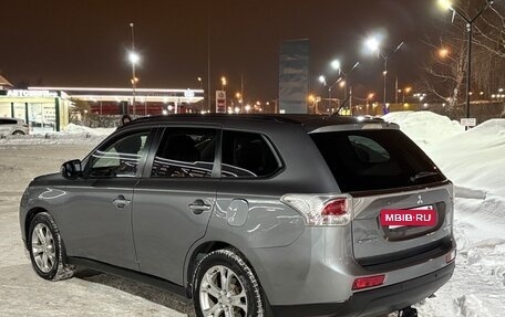 Mitsubishi Outlander III рестайлинг 3, 2012 год, 1 370 000 рублей, 2 фотография