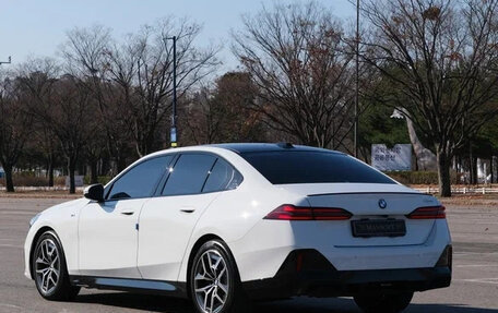 BMW 5 серия, 2024 год, 2 фотография