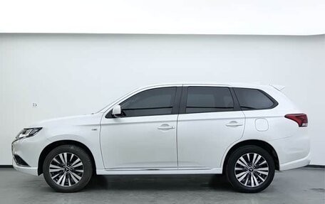 Mitsubishi Outlander III рестайлинг 3, 2022 год, 1 900 000 рублей, 7 фотография