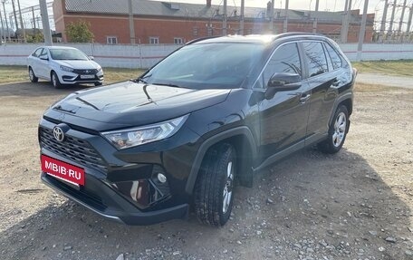 Toyota RAV4, 2021 год, 3 050 000 рублей, 3 фотография
