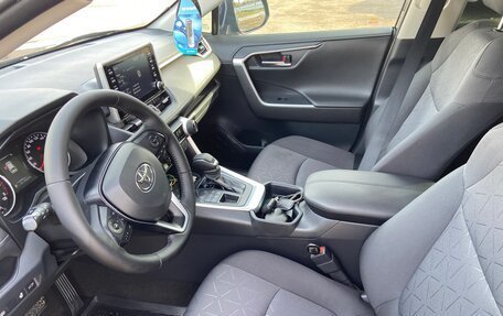 Toyota RAV4, 2021 год, 3 050 000 рублей, 9 фотография