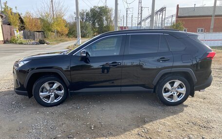 Toyota RAV4, 2021 год, 3 050 000 рублей, 4 фотография