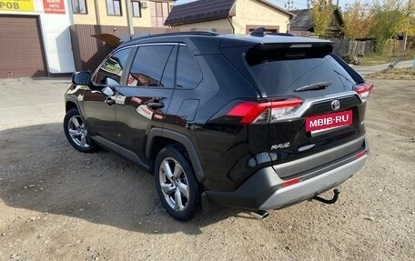 Toyota RAV4, 2021 год, 3 050 000 рублей, 5 фотография