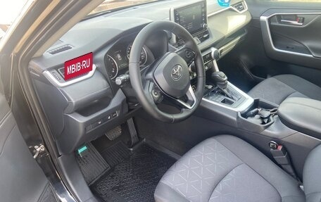 Toyota RAV4, 2021 год, 3 050 000 рублей, 13 фотография