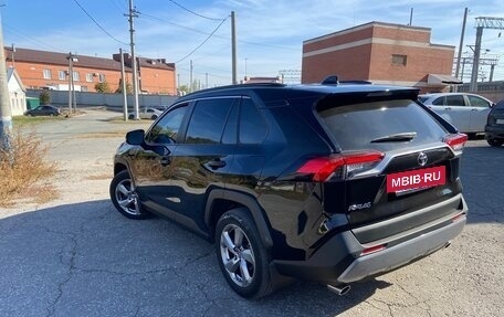 Toyota RAV4, 2021 год, 3 050 000 рублей, 16 фотография