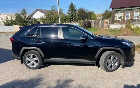 Toyota RAV4, 2021 год, 3 050 000 рублей, 21 фотография