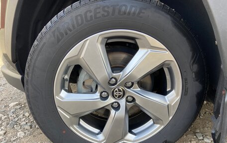 Toyota RAV4, 2021 год, 3 050 000 рублей, 23 фотография